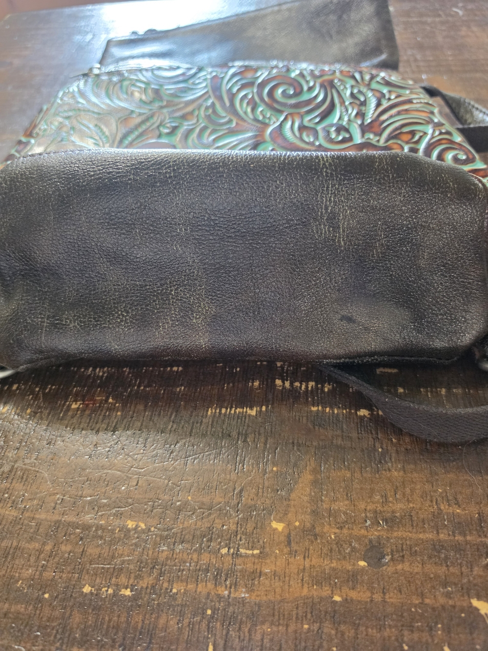 Patricia Nash backpack with matching accessories. - Picture 8 of 16